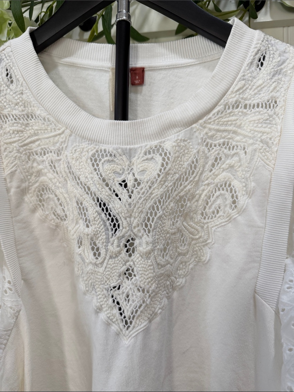 #1015 Anthropologie PILCRO White Washed Lace Yoke Eyelet Puff Sleeve Cotton Top - Picture 2 of 7